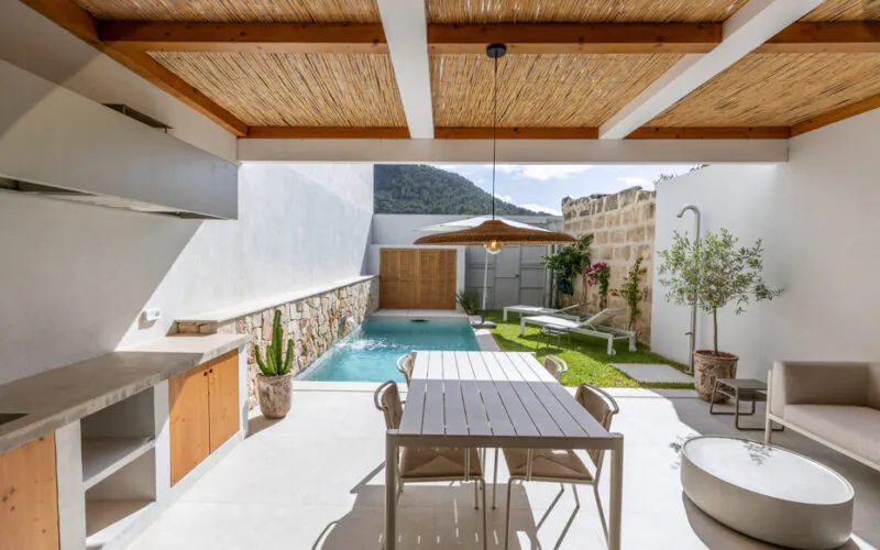 PM07393_Stadthaus_Pool_Garten_Garage_Pollensa_02